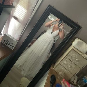 Size medium/ never worn-tags still on- windsor white dress